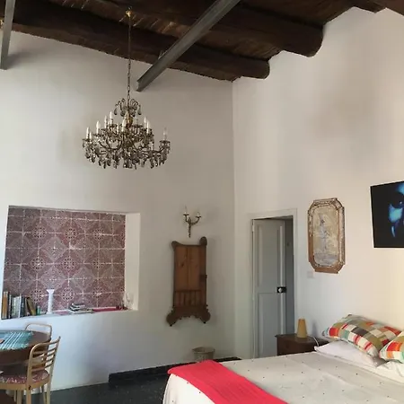 Montesanto House Bed & Breakfast *